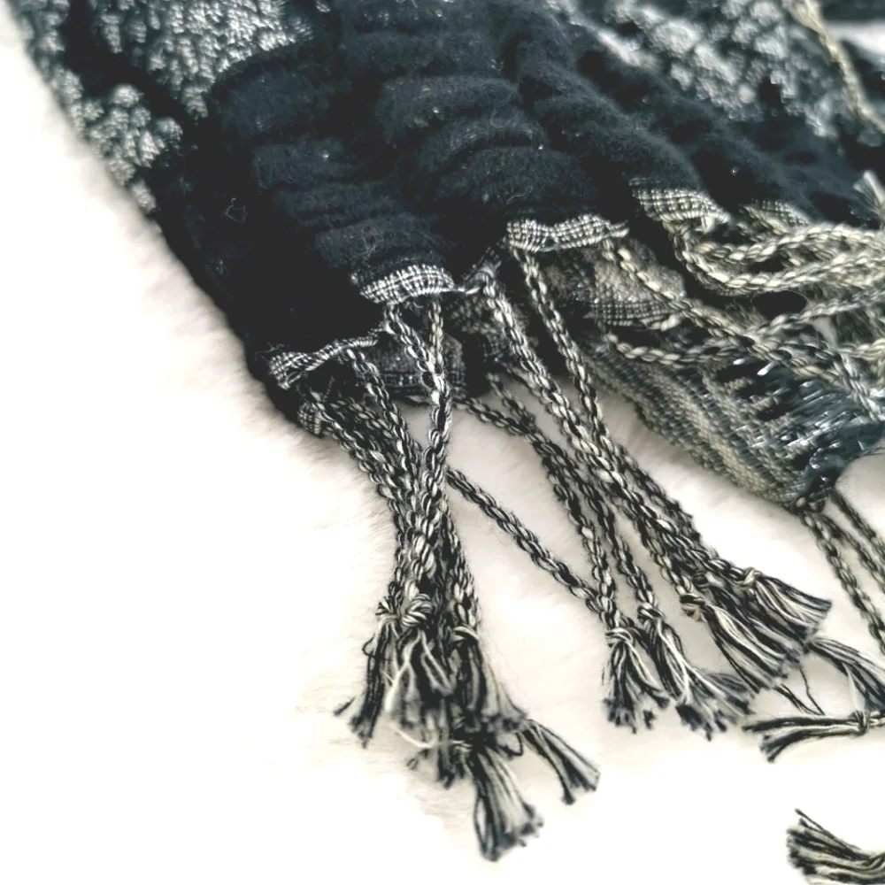 Ahujasons India Women’s O/S Black Gray Scarf - Picture 2 of 9